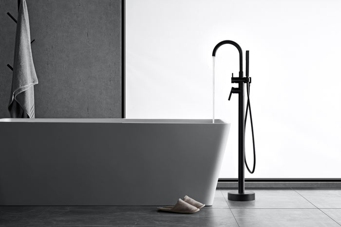 Grifería negra, lo más top para tus baños con estilo - Bañera por ducha